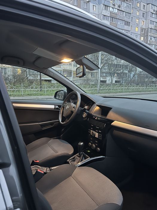 Opel Astra 2010 1.4 бензин
