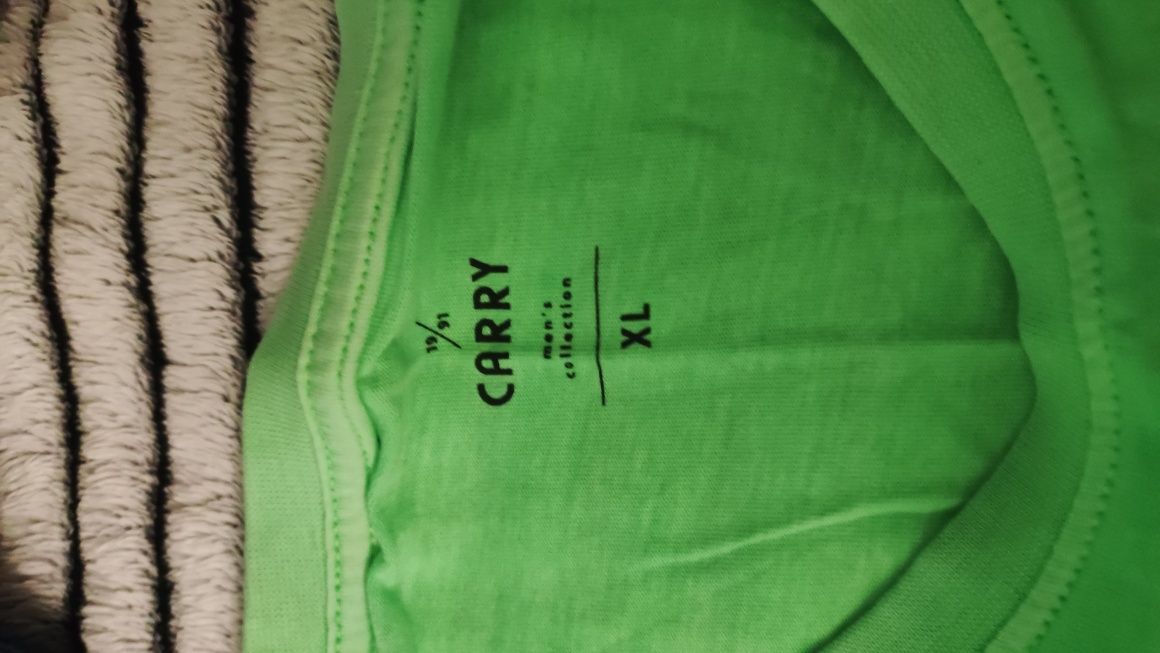 Koszulka firmy Carry rozmiar XL jak nowa