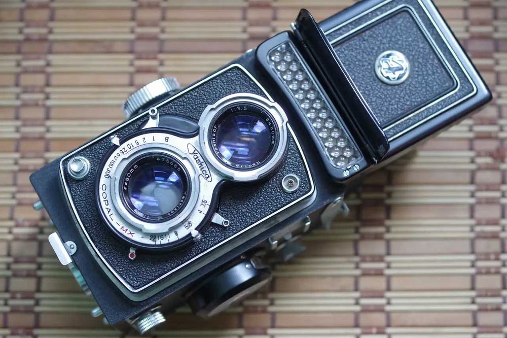 Среднеформатный  Фотоаппарат Yashica LM  Yashikor 80mm 3.5