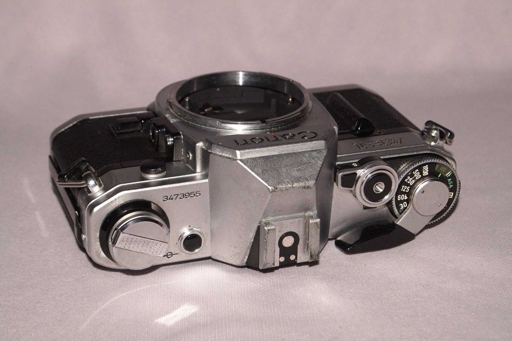 Canon AE-1 + FD 50mm f/1.4 або f/1.8