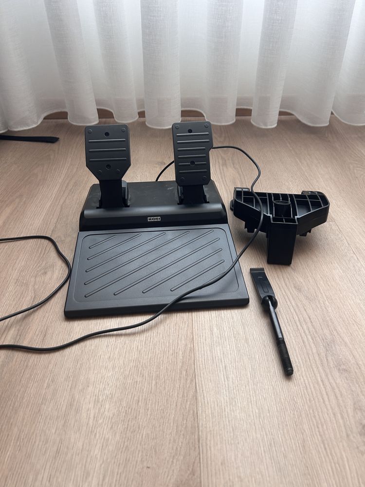 Volante + pedais HORI Apex (Ps5/Ps4/PC - Preto)