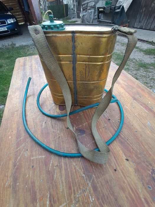 Stary opryskiwacz puzon prl