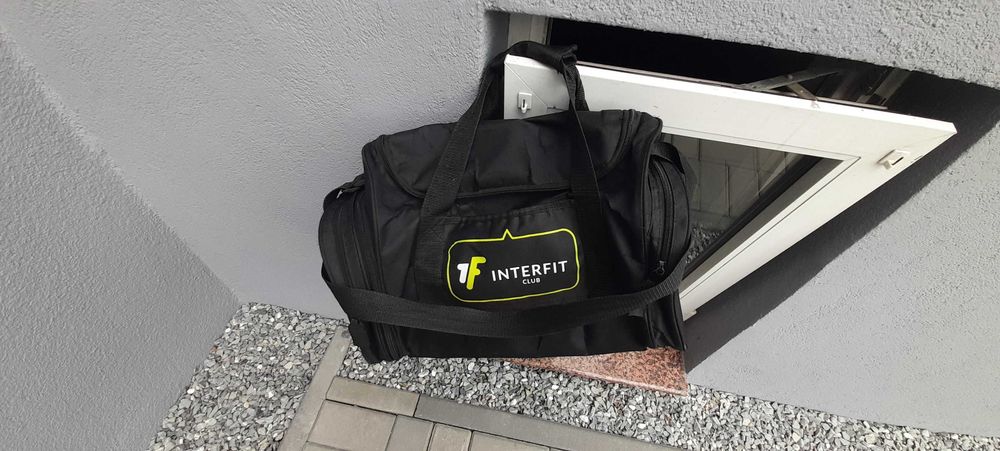 Stara torba Interfit używana na siłownię