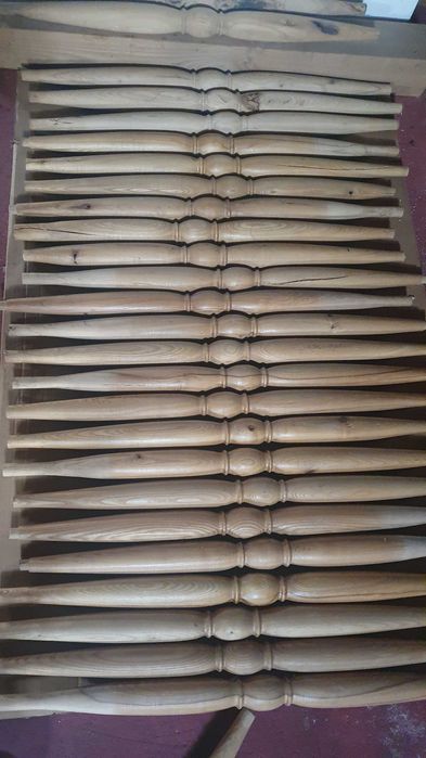 Tralki, słupki pod poręcze, balustrada na schody