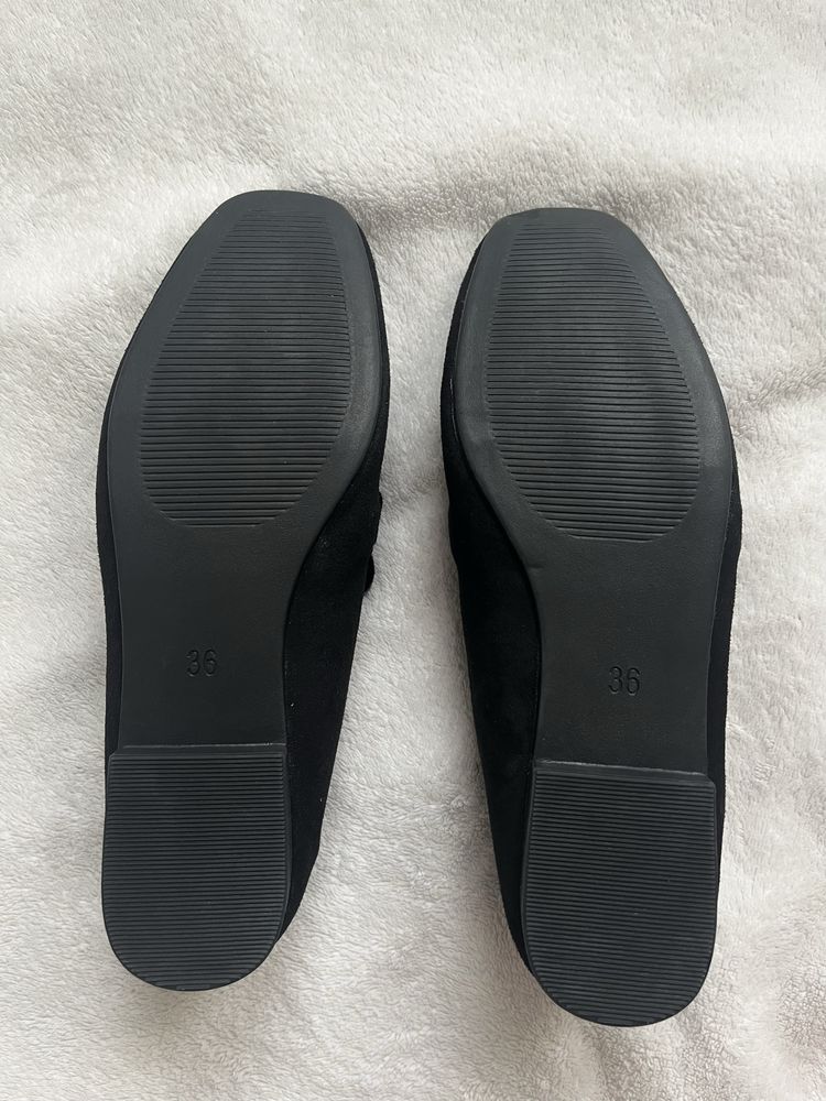 Czarne loafersy CCC