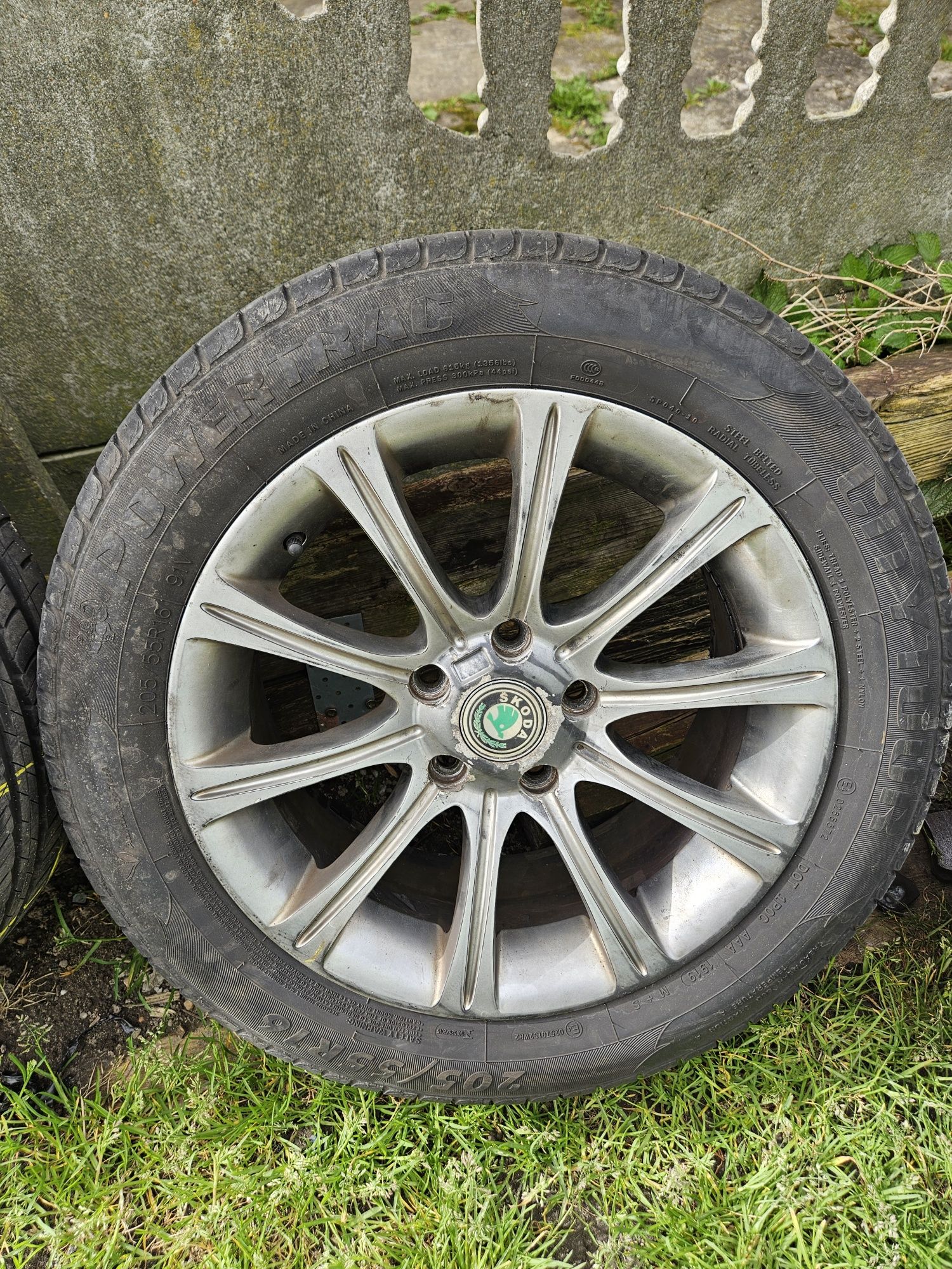 Alufelgi 5x112 Audi VW Skoda Mercedes  (205/55/16)