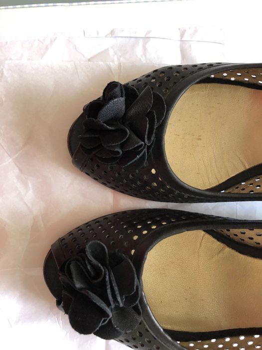 Sapatos de cunha elegantes