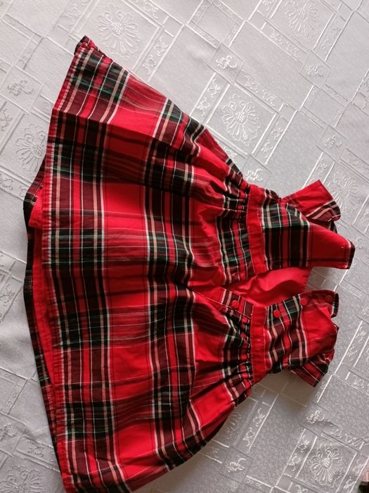 Piękna czerwona sukieneczka