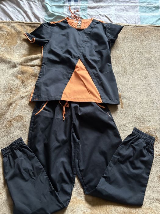 Жіночий медичний костюм