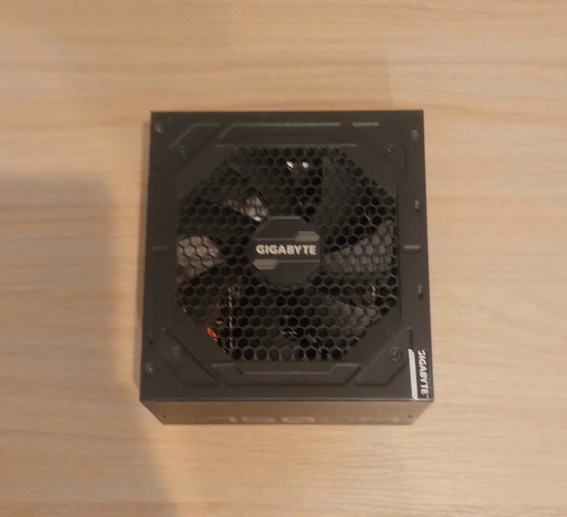 Zasilacz gigabyte