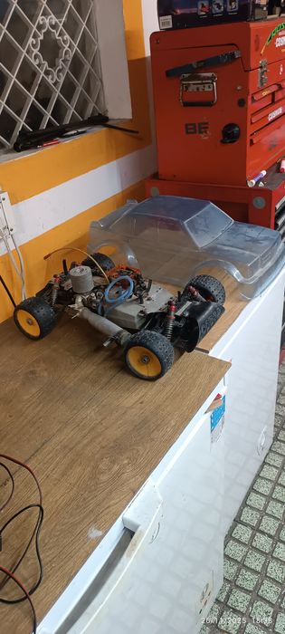 Carro telecomandado antigo