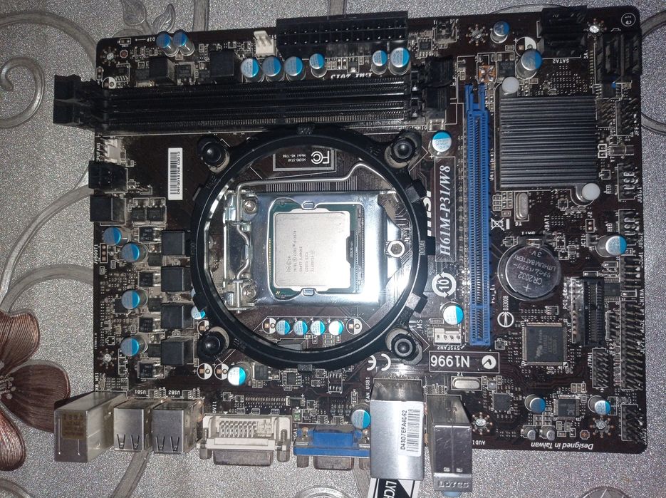 Материнська плата процесор