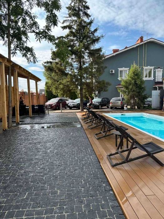 Композитний басейн “Барселона” 8,5×3,8×1,5 м | Монтаж під ключ