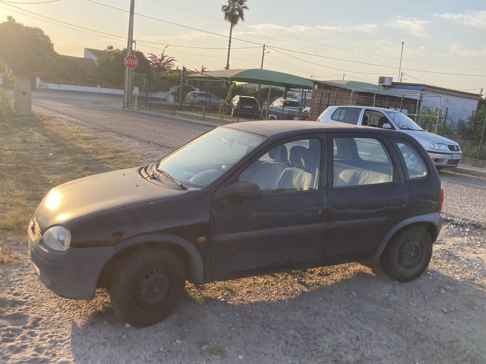 OPEL Corsa Avariado