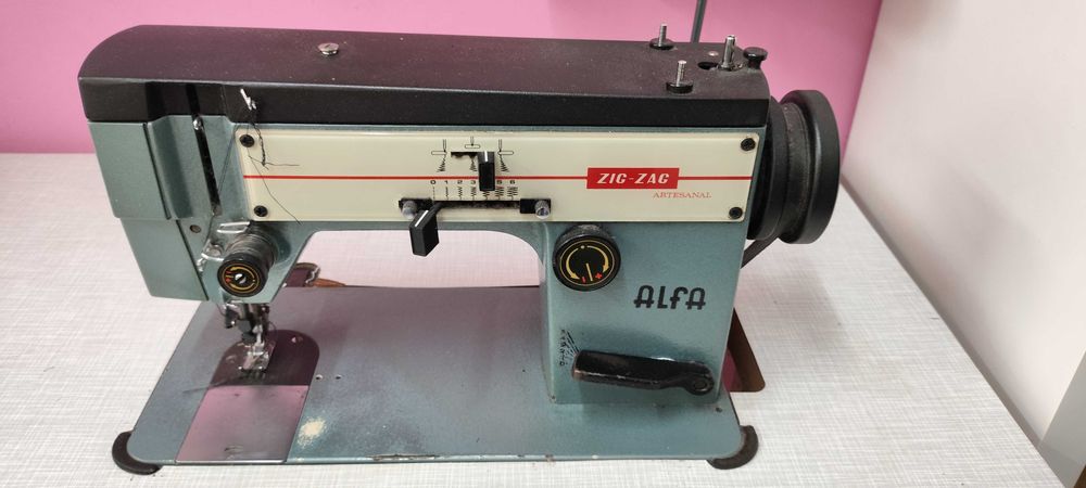 Máquina de costura ponto corrido e zigzag alfa