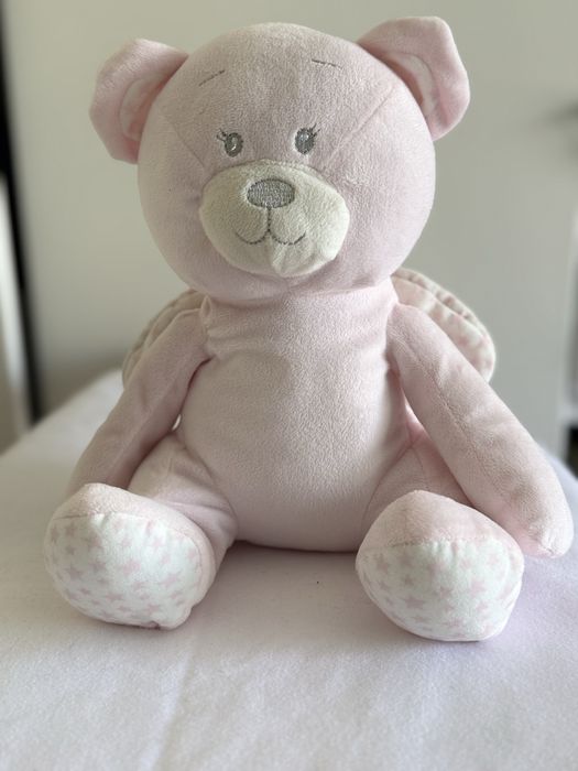 Urso de peluche branco e rosa