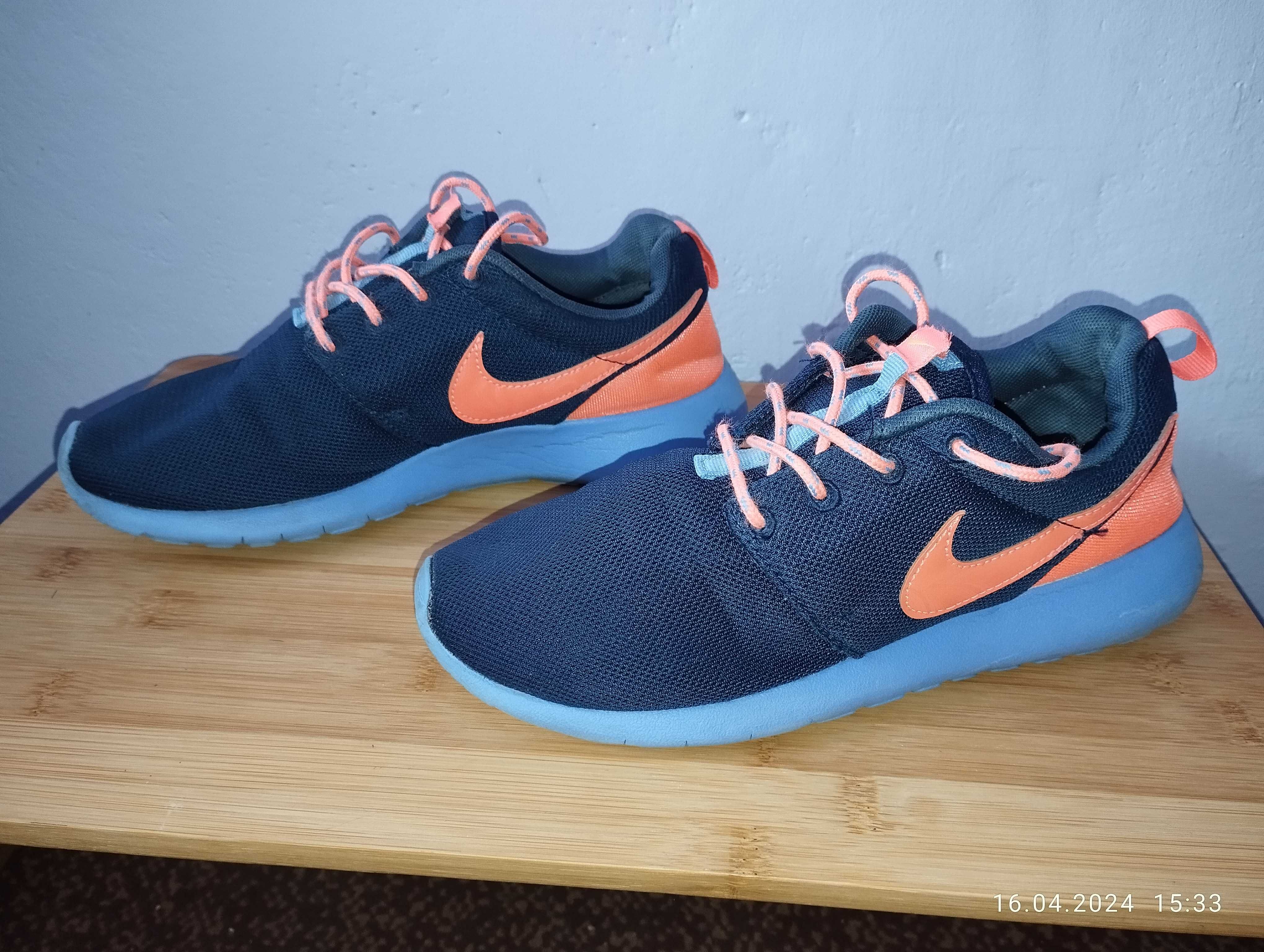 Materiałowe buty NIKE rozm. 38,5 do biegania i na spacer