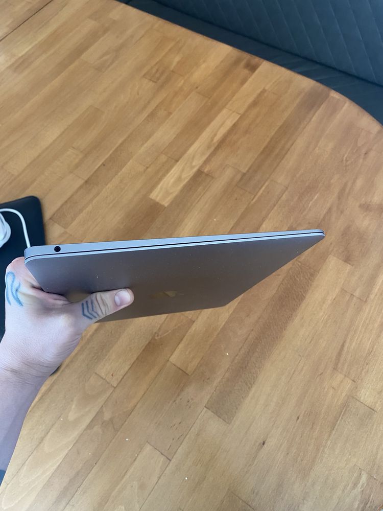 MacBook Air 2019 silver / i5,16 RAM/256Gb Retina