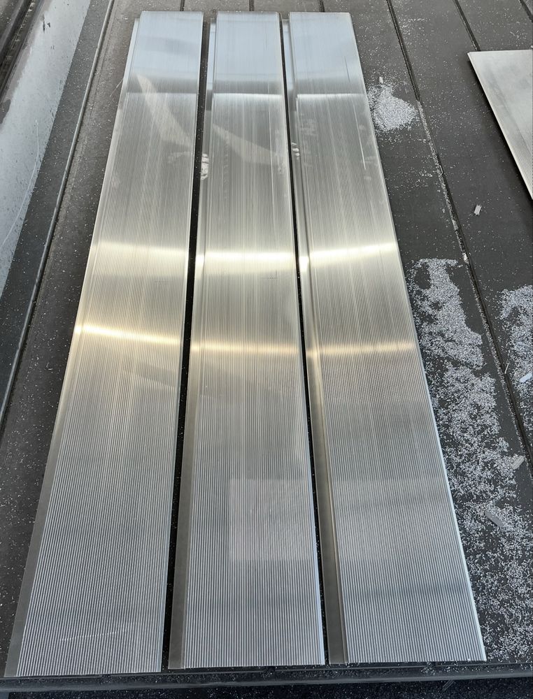 Panele aluminiowe do najazdów / autolawet – perforowane, wzmacniane