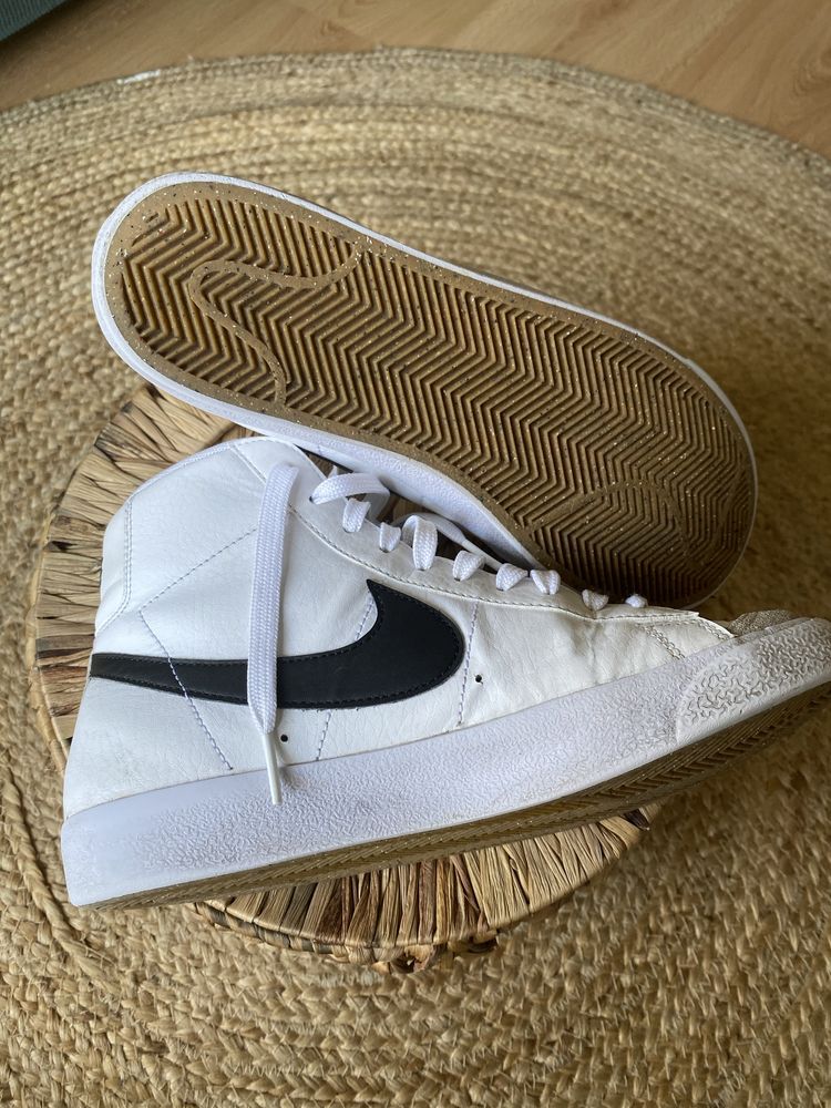 Ténis brancos da Nike