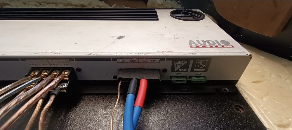 Audio system f4 560  wzmacniacz 4 kanałowy