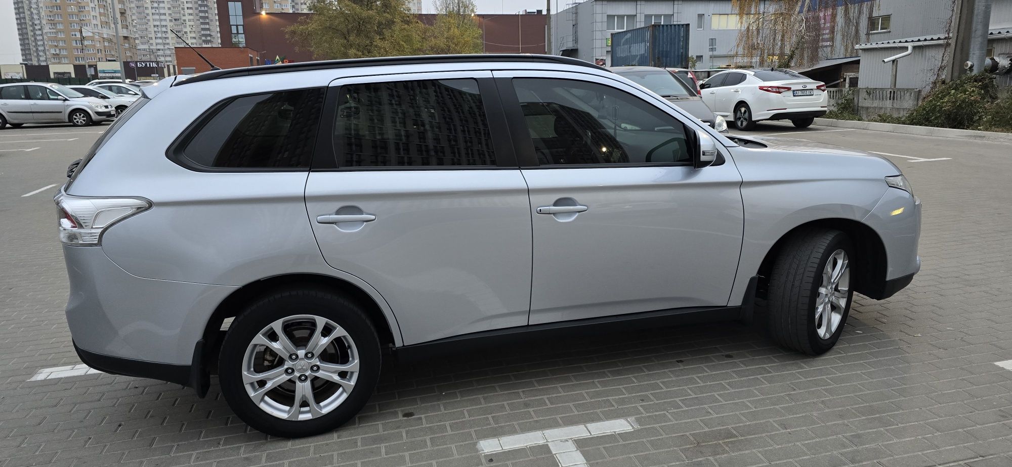 Продам mitsubishi outlander в гарному стані 12-го року