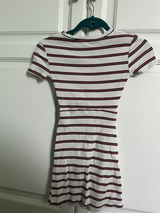 Sukienka w biało-czerwone paski, firmy Bershka