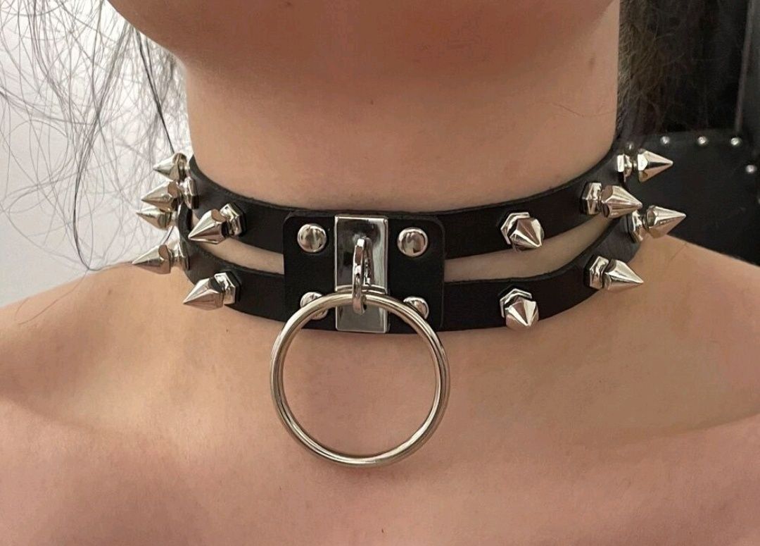 Choker z kółkiem i ćwiekami