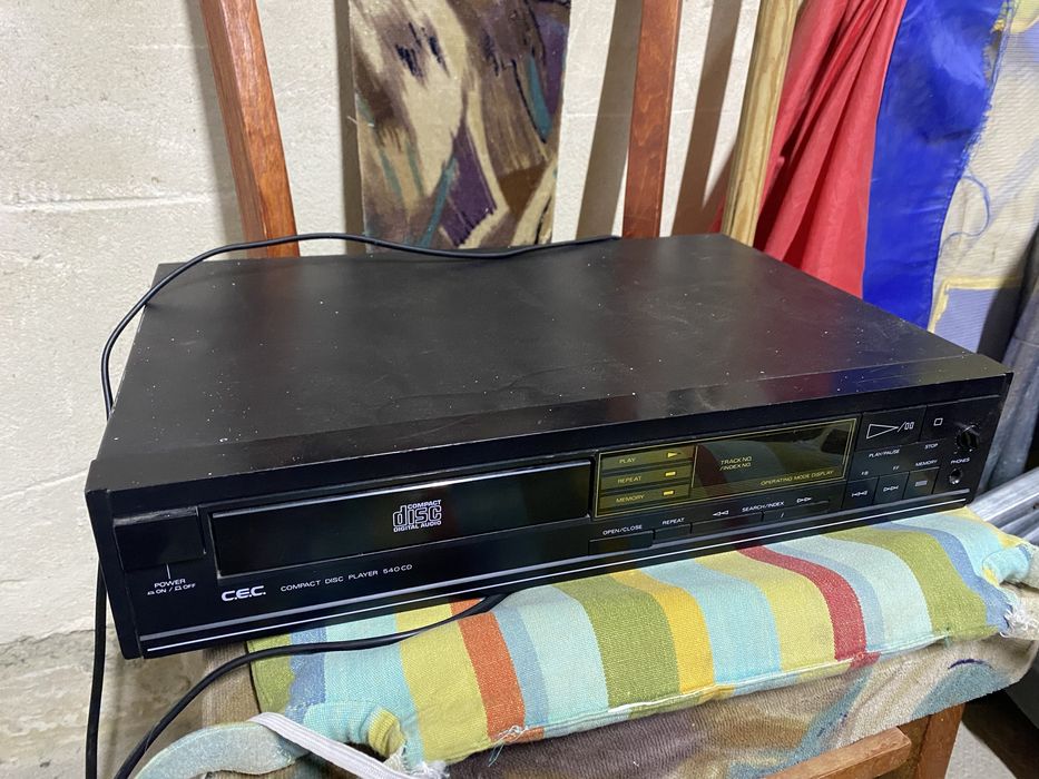 Продам Cd програвач в гарному стані!