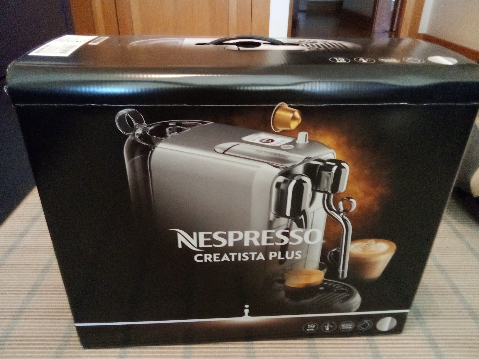 Nespresso Creatista Plus nova na caixa