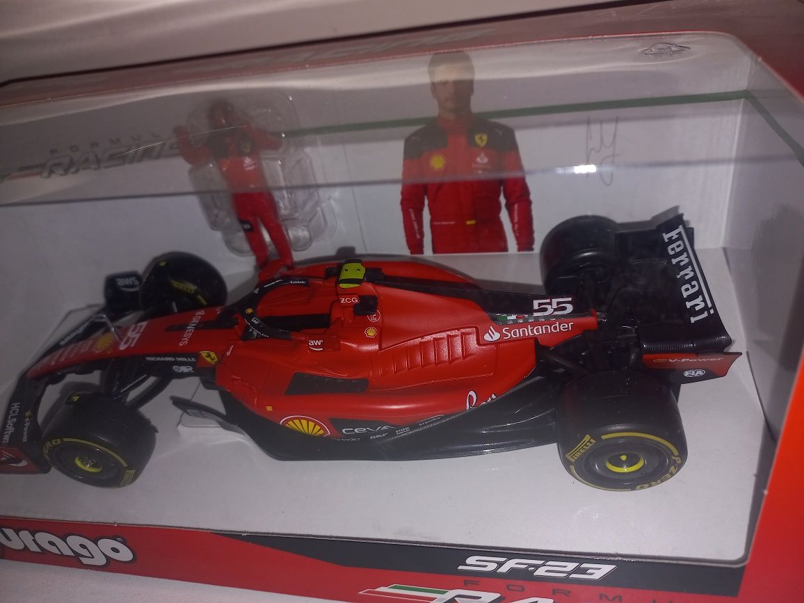 Bburago bolid F1 Ferrari SF23, Carlos Sainz, skala 1:24