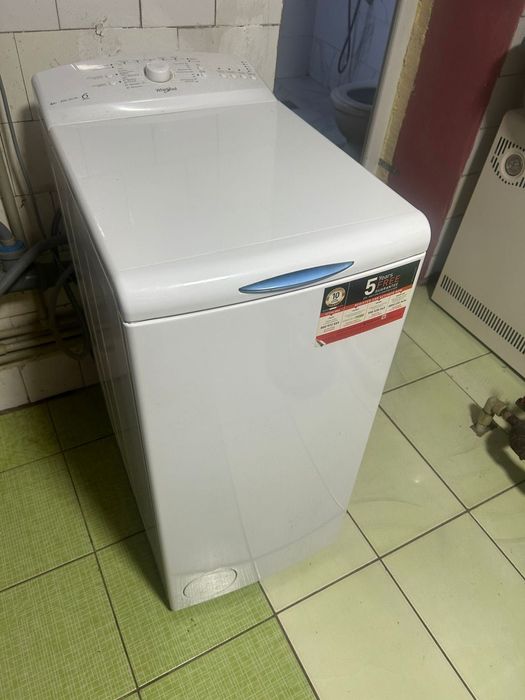 Пральна машина Whirlpool майже нова