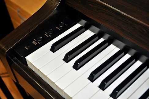 Pianino cyfrowe Yamaha clavinova CLP-810