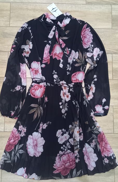 Sukienka PEONIE SheClothes rozmiar M nowa