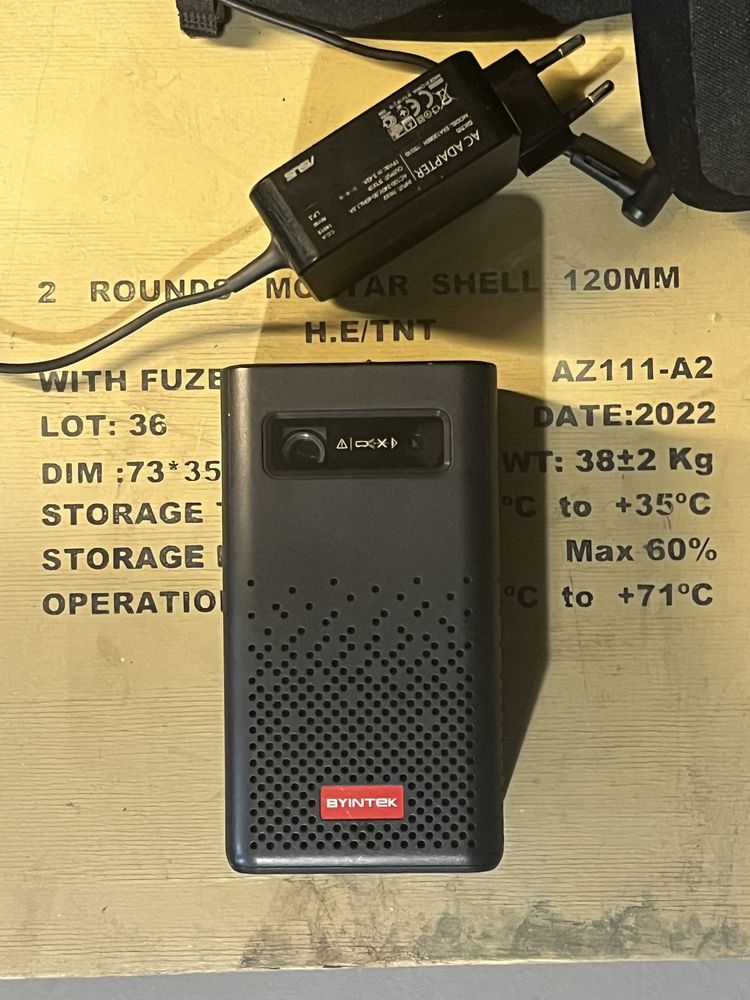 Портативний проектор BYINTEK P20 WiFi,4K та акум 8000 mAh