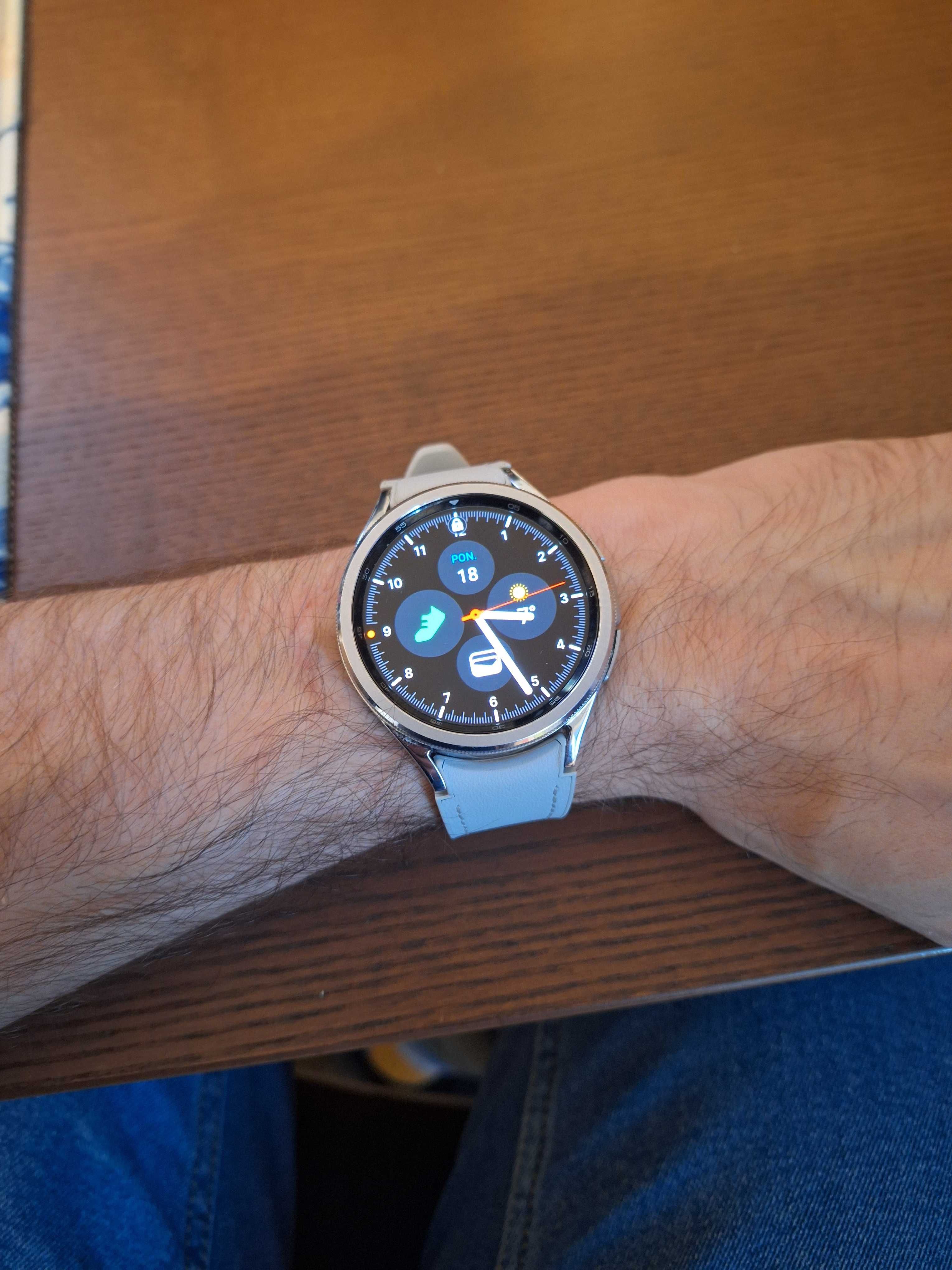 Pasek Hybrid Eco-Leather Band do Galaxy Watch 6 (M/L) Srebrny