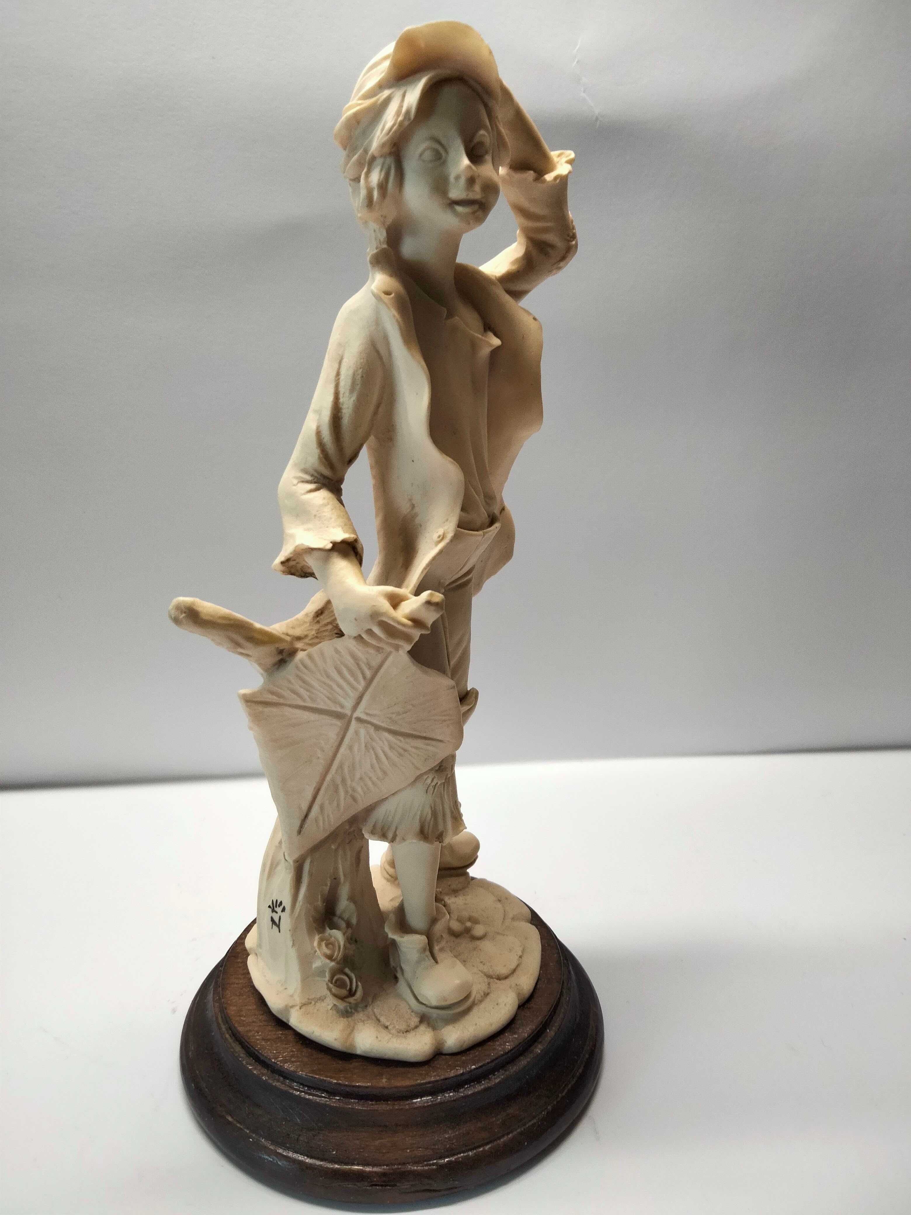 Włoska figura  Capodimonte , Chłopiec z latawcem"