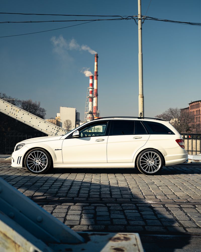 Mercedes C63 AMG S204 kombi bezwypadek historia