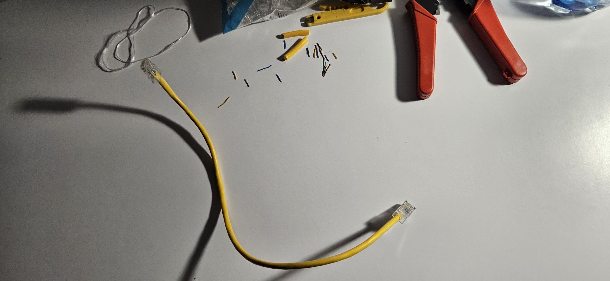 Kabel sieciowy z wtykiem RJ-45 cat5e na wymiar. Cena do ustalenia.