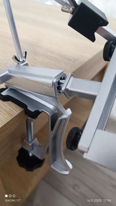 Поворотна точилка для ножів