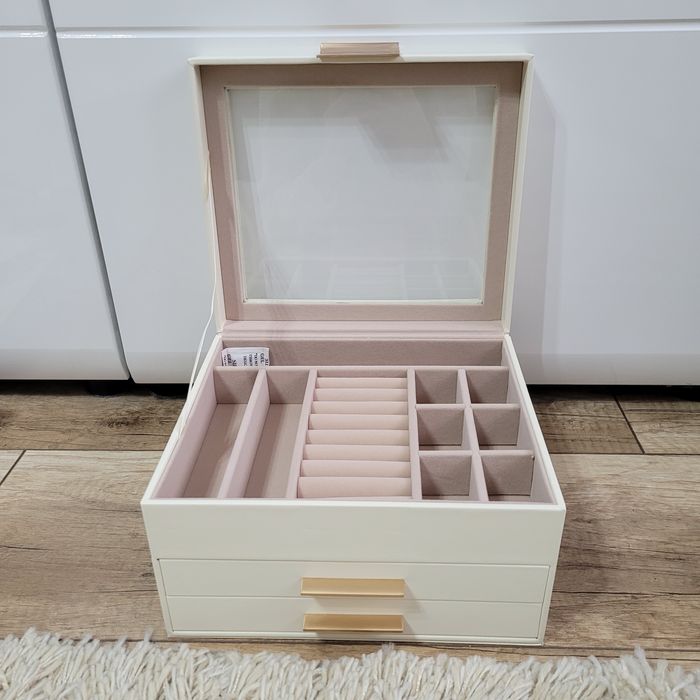 Szkatułka na biżuterię