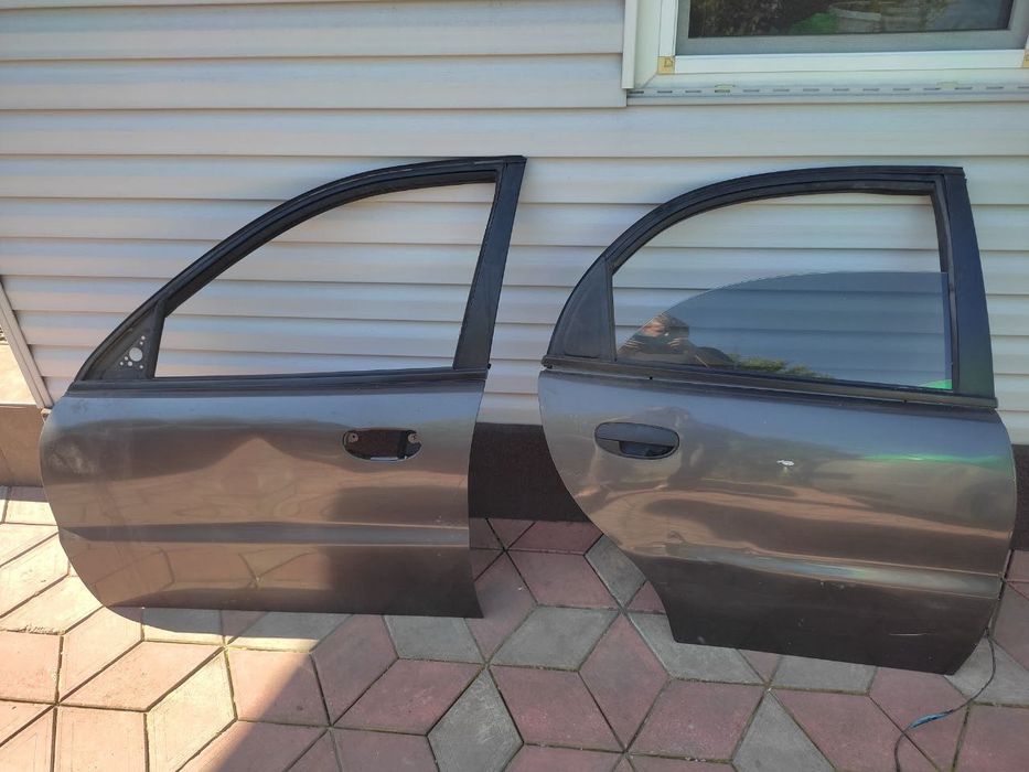 Продам двері на Ланос