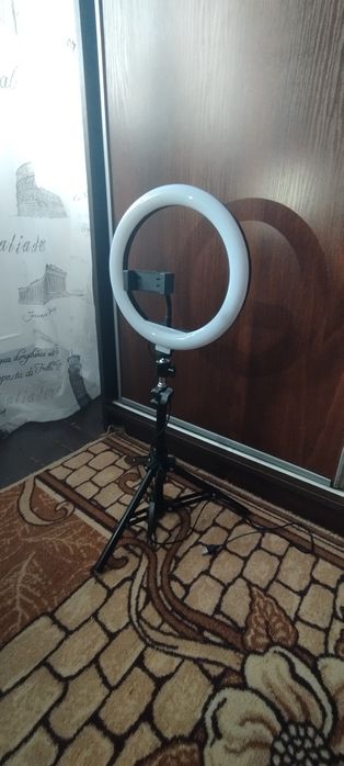 Кільцева LED-лампа.