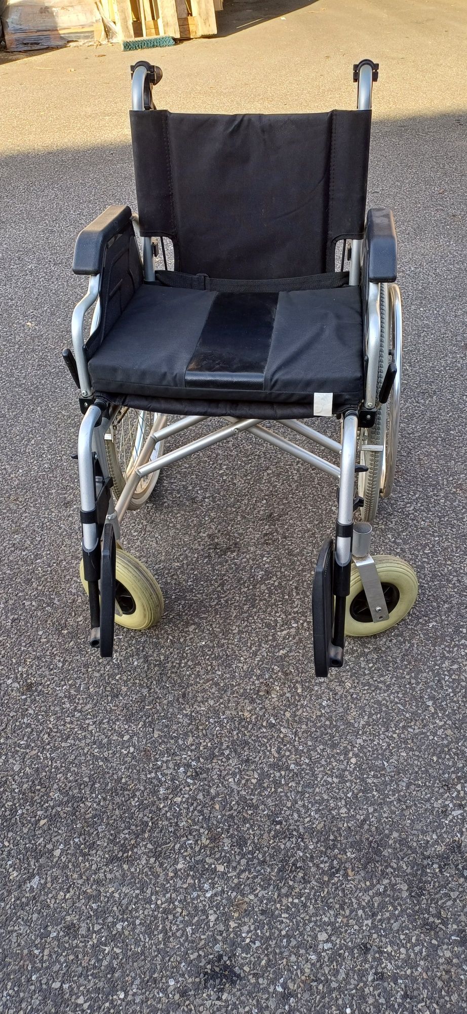 Wózek dla osoby niepełnosprawnej
