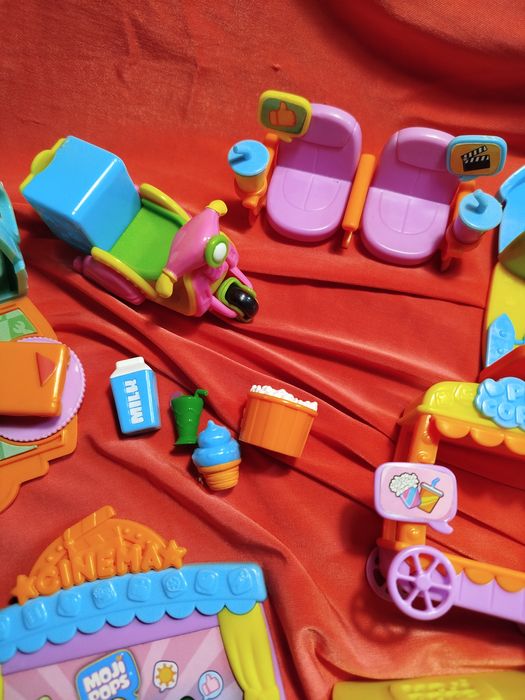 колекція фігурок моджи попс