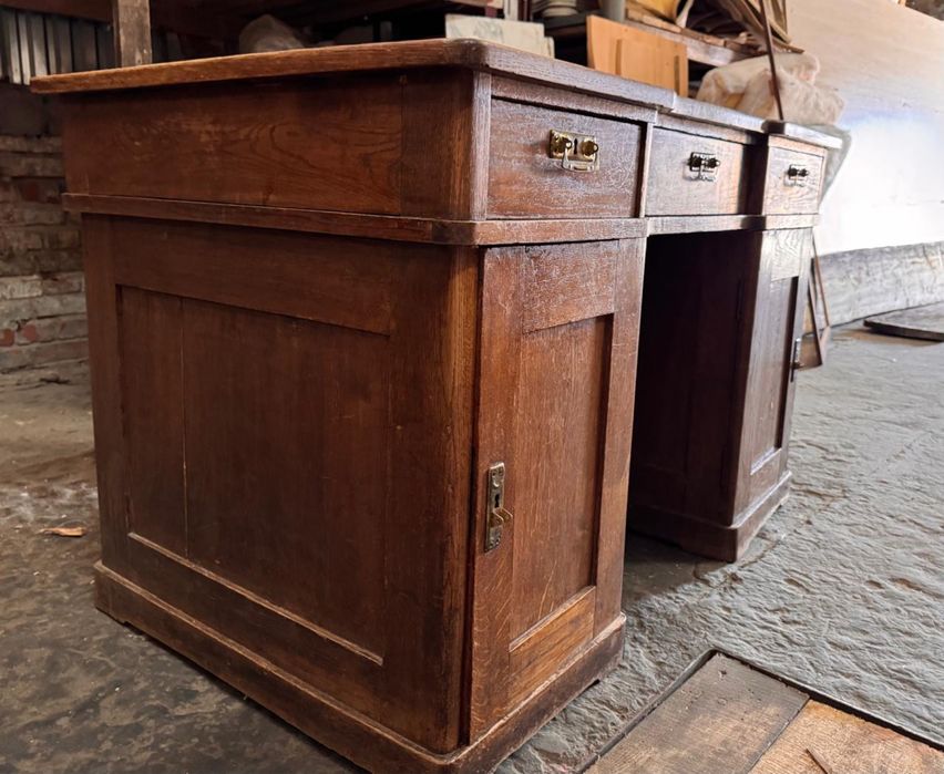 Антикварний, деревʼяний письмовий стіл