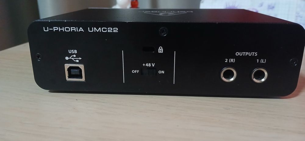 Звукова карта behringer u-phoria UMC-22