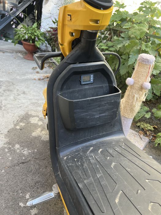 Очень срочно !Продам електроскутер Vega