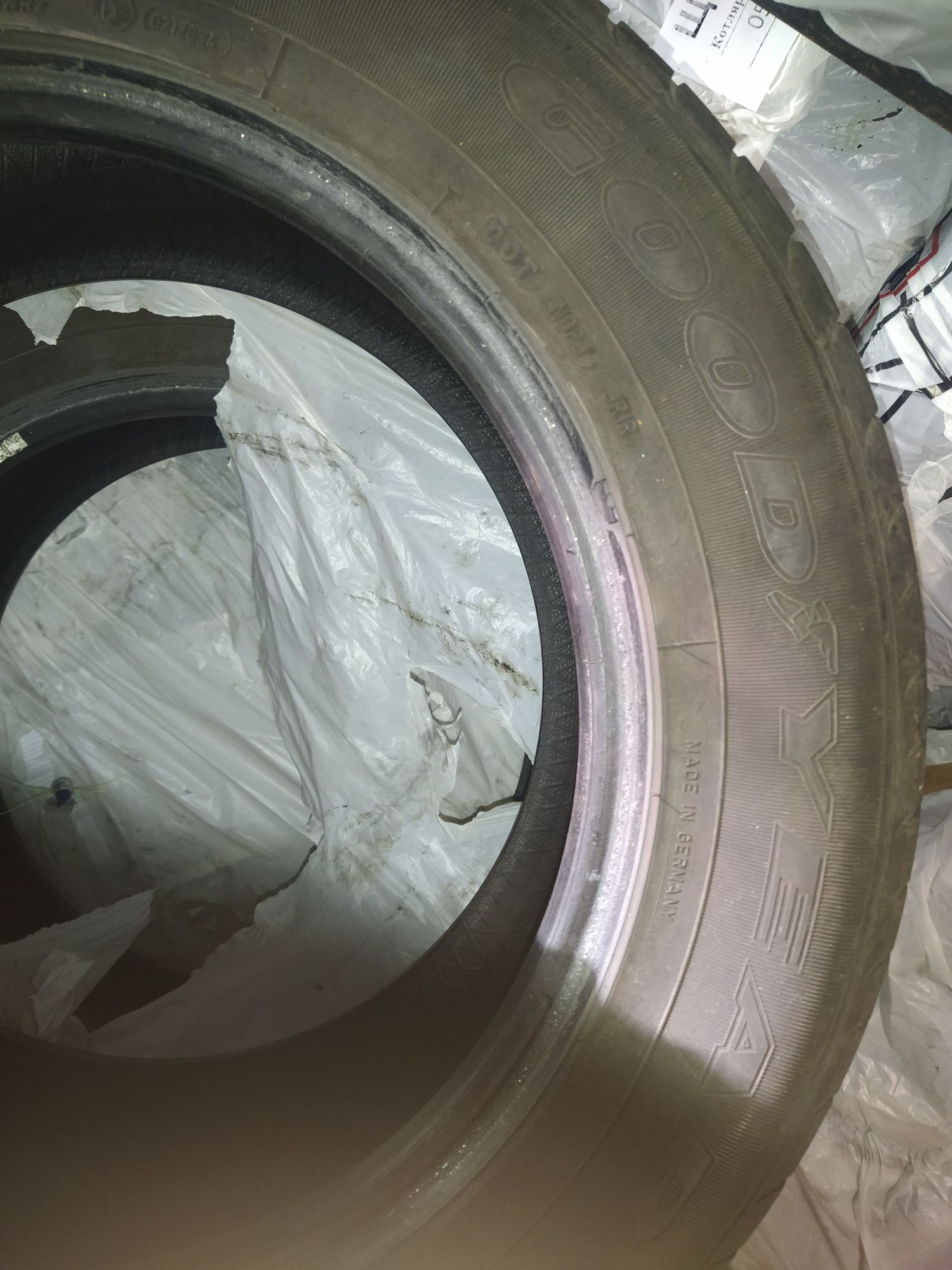 Шины Goodyear EfficientGrip R17 235/60