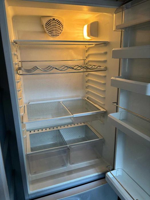 Przestronna lodówka Bosch w idealnym stanie